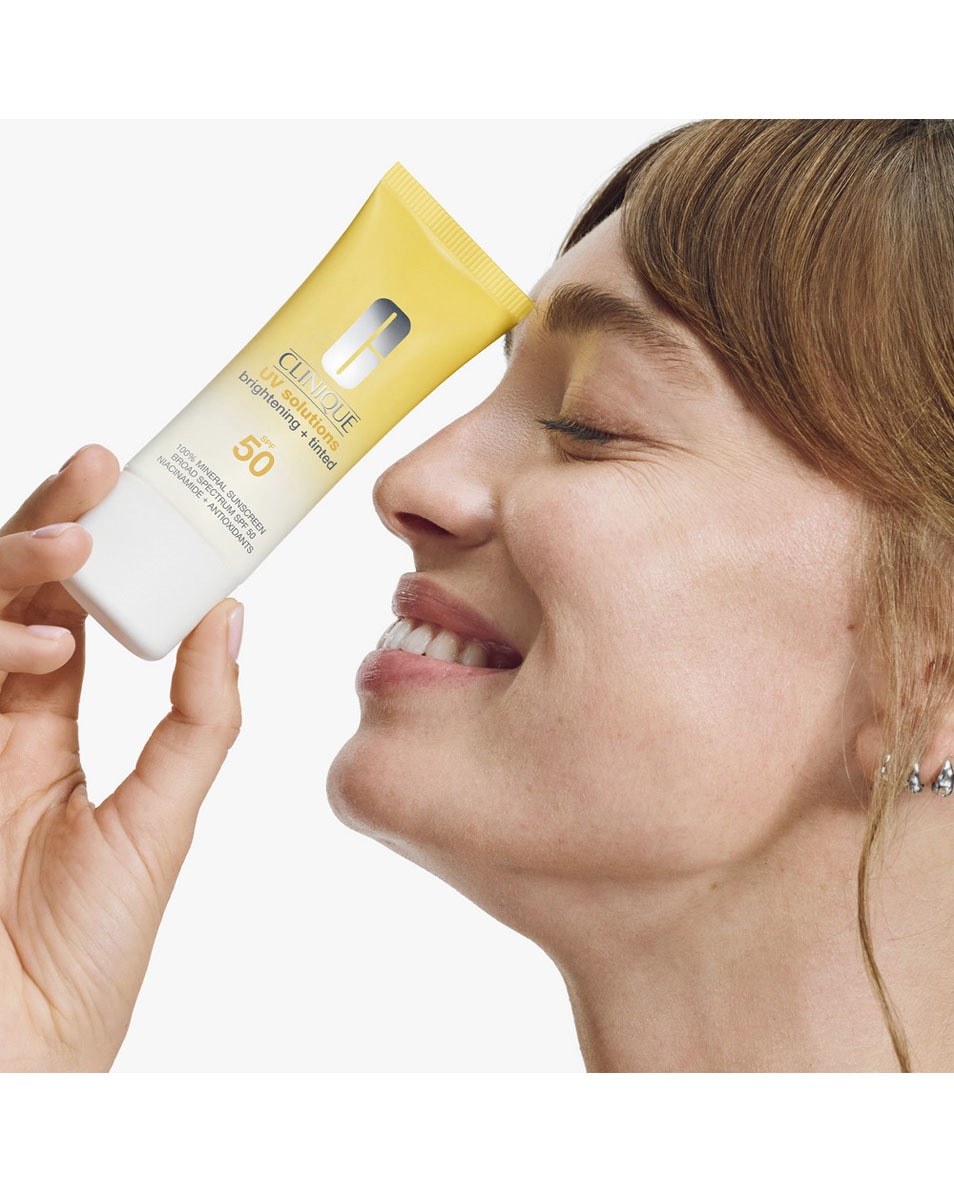 CLINIQUE UV Solutions Getinte verhelderende zonverzorging SPF 50 Light 5