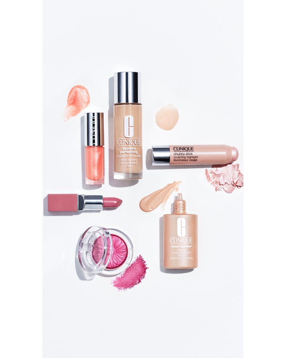 CLINIQUE Beyond Perfecting Liquid Foundation Een foundation en concealer in één voor een natuurlijke look die 24 uur blijft zitten. Sand 5