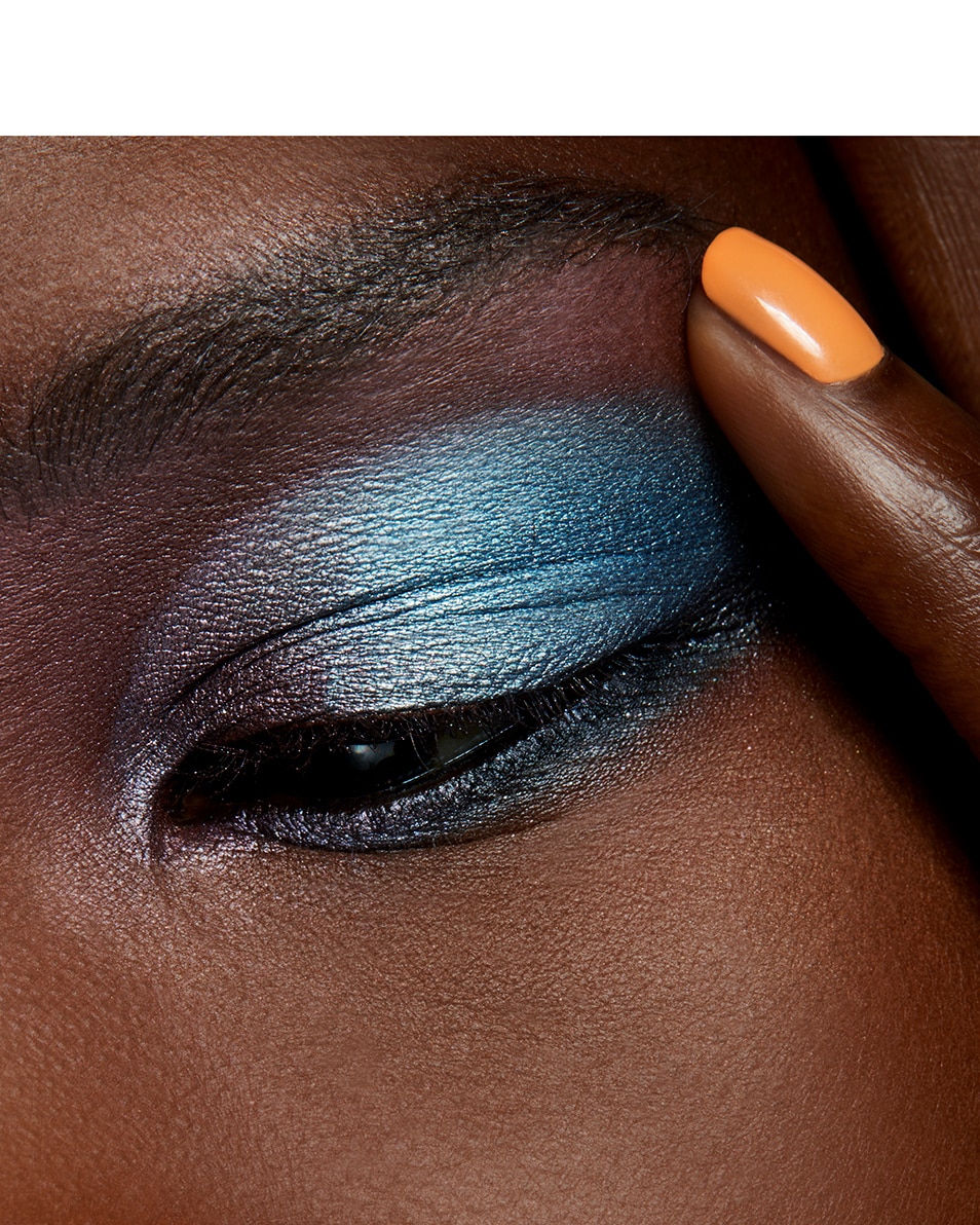 M.A.C FROST EYE SHADOW 8U LANGHOUDENDE OOGSCHADUW - NAT OF DROOG GEBRUIK Tilt 5