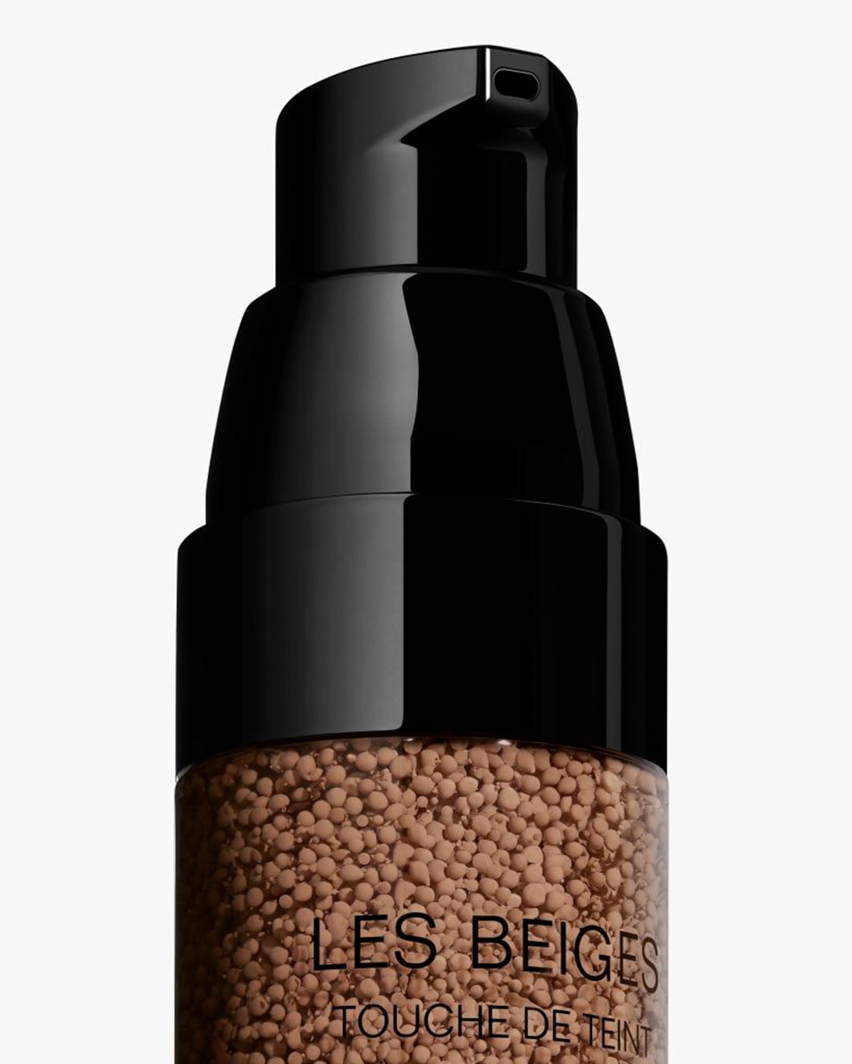 CHANEL LES BEIGES TOUCHE DE TEINT TOUCHE DE TEINT FRAÎCHE AUX MICROBULLES DE PIGMENTS B50 2