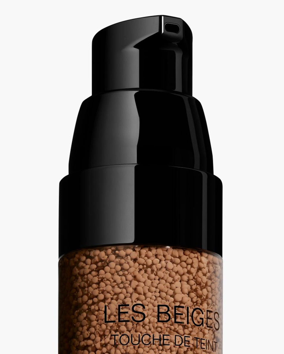 CHANEL LES BEIGES TOUCHE DE TEINT TOUCHE DE TEINT FRAÎCHE AUX MICROBULLES DE PIGMENTS B60 2