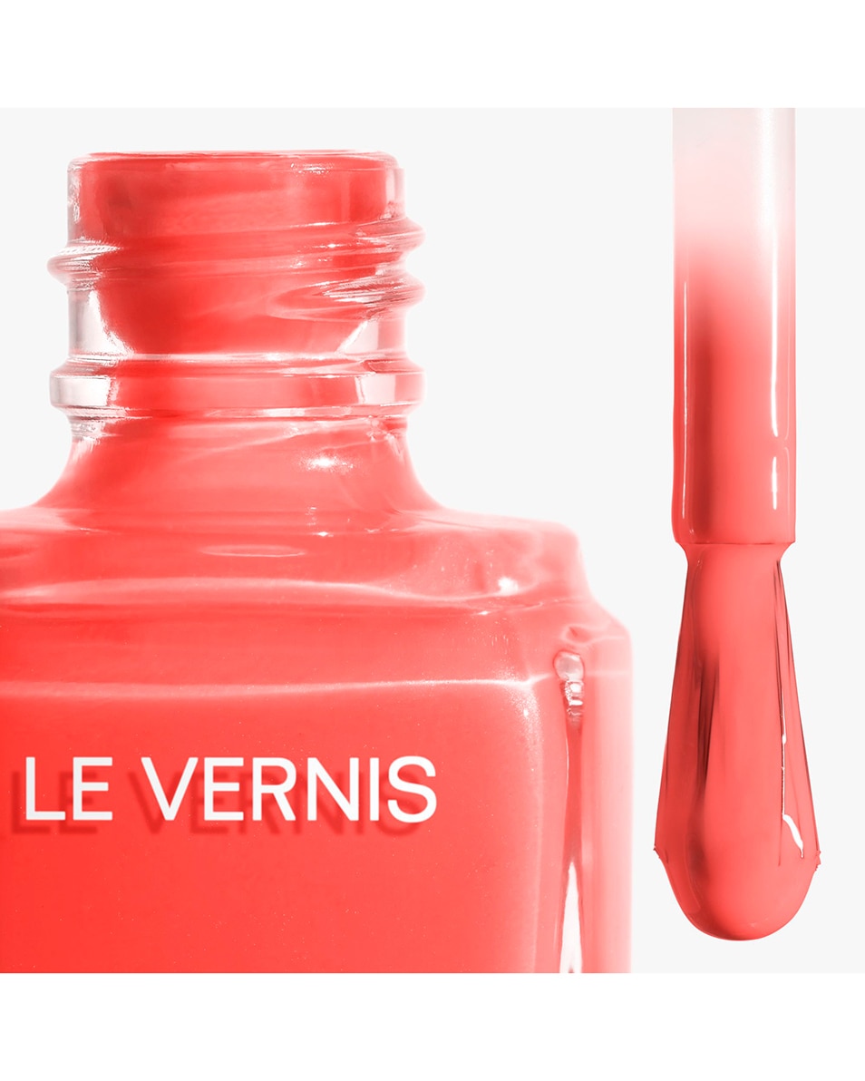 CHANEL LE VERNIS LONGUE TENUE 121 PREMIÈRE DAME 2