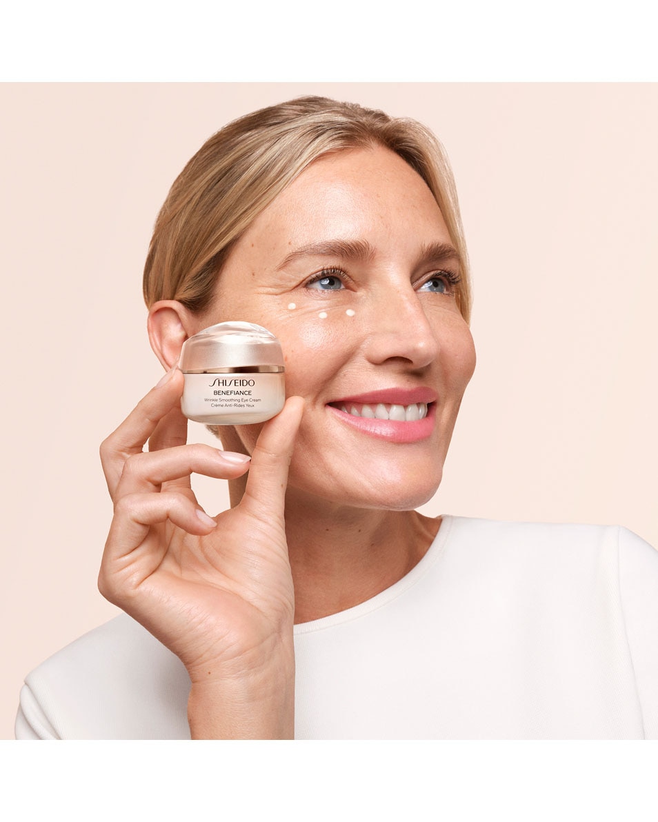 WRINKLE SMOOTHING EYE CREAM