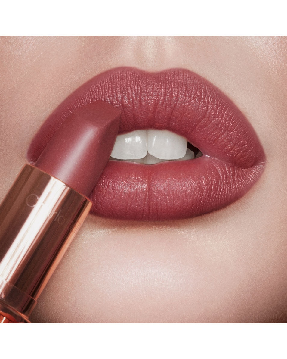 CHARLOTTE TILBURY Matte Revolution Rouge à lèvres SELF-WORTH 2