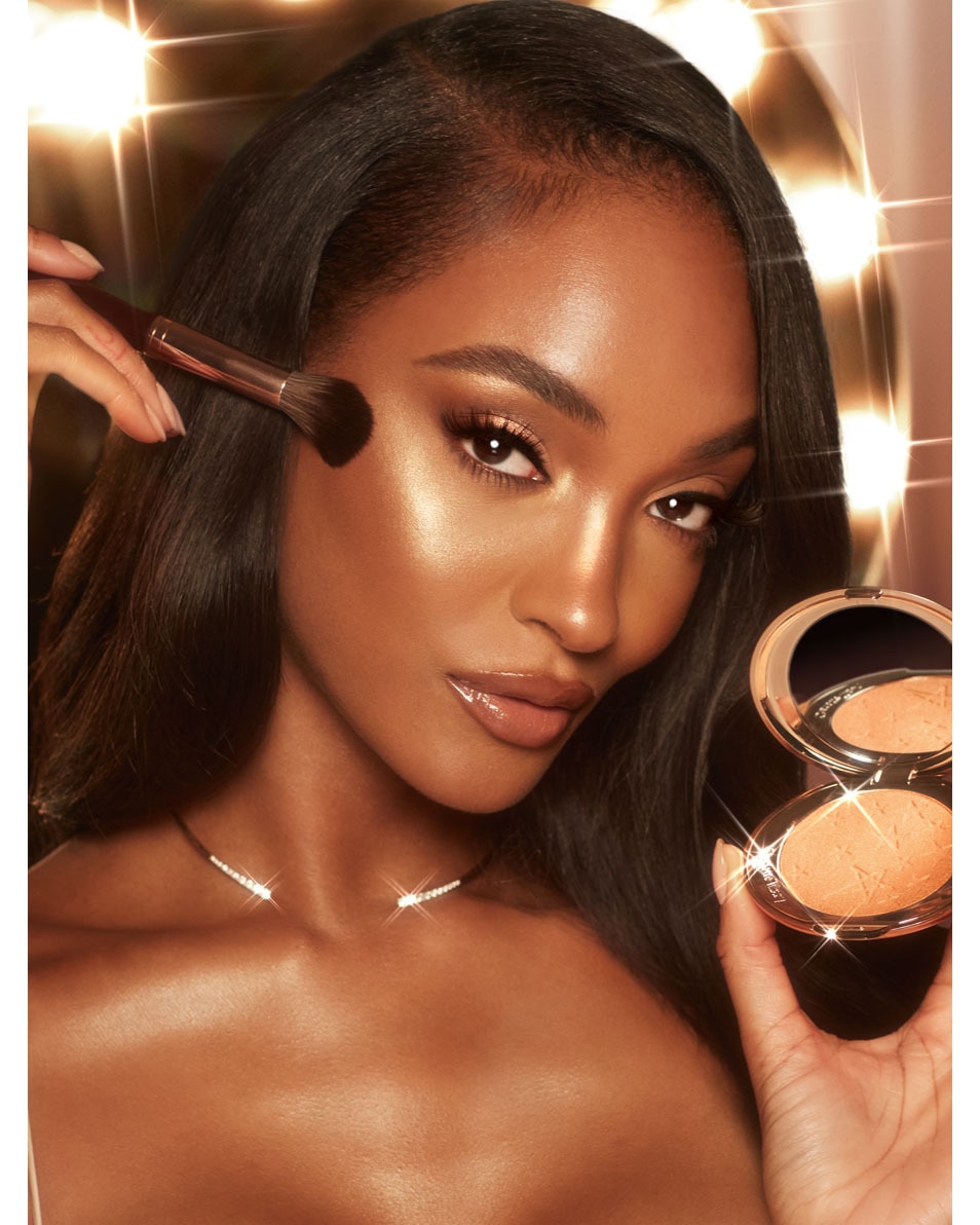 CHARLOTTE TILBURY Holllywood Glow Glide Highlighter 4 NEUTRAL 2