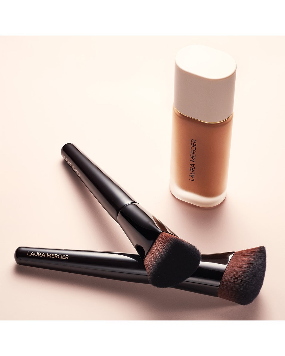 REAL FLAWLESS FOUNDATION BRUSH 1 ST